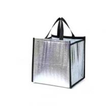 Insulated bags with an outer layer of aluminum foil for maintaining food temperature and freshness